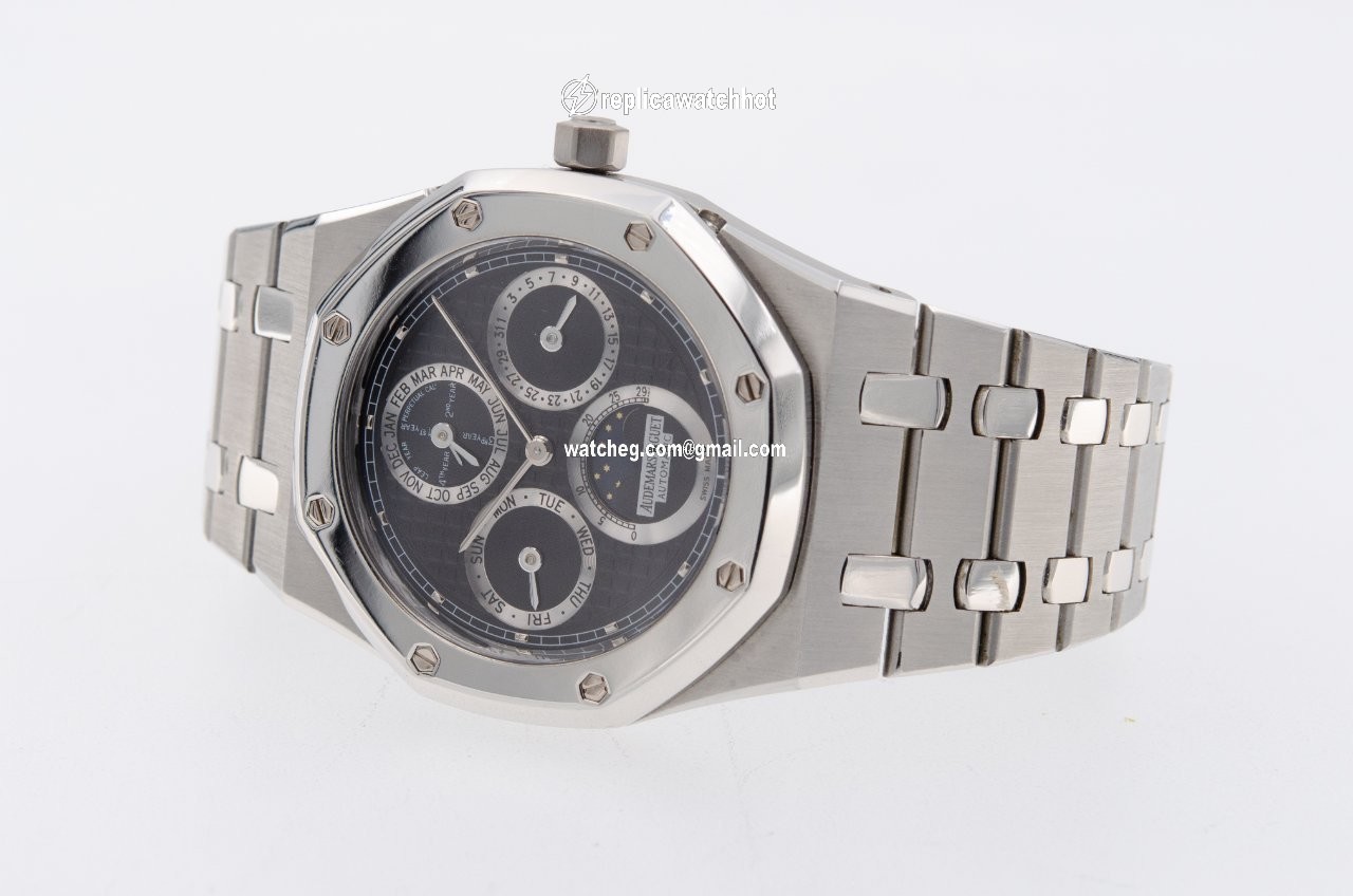 Audemars Piguet Royal Oak Perpetual Calendar Mens watch Unisex Automatic Steel 25820SP.OO.0944SP.02 4
