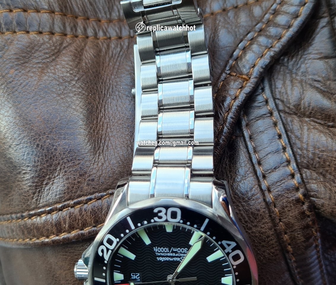 Omega Seamaster Diver 300 M Mens watch Unisex Quartz Steel 226450 4