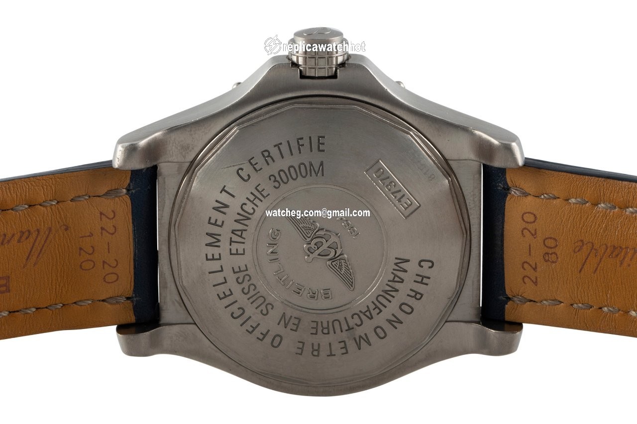 Breitling Avenger Seawolf Mens watch Unisex Automatic Titanium E17370 4