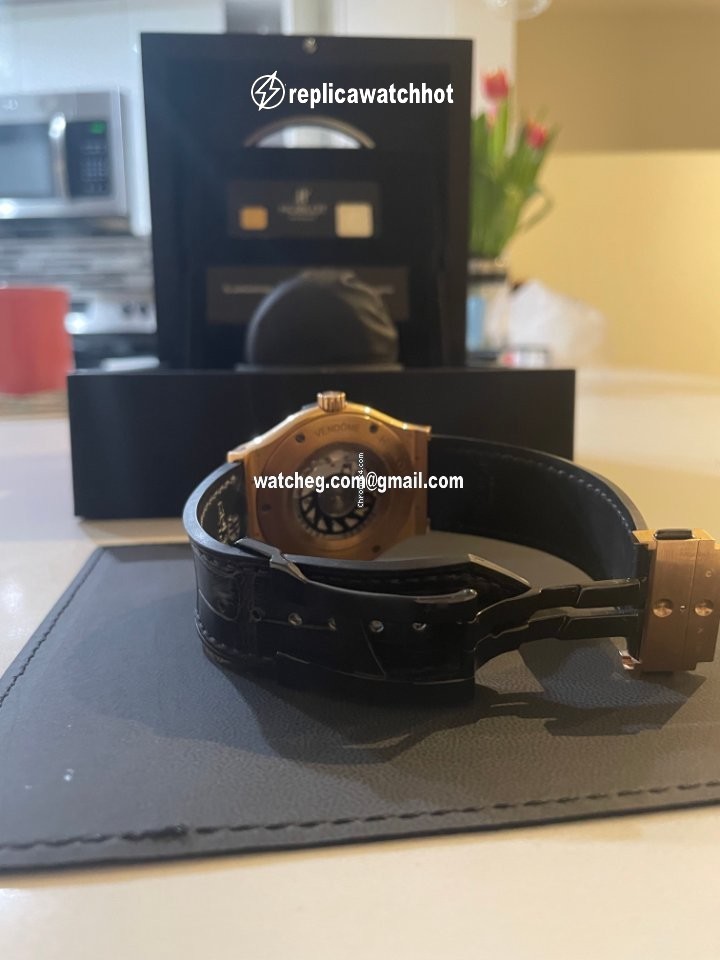 Hublot Classic Fusion Mens watch Unisex Automatic Rose gold 511.PX.7080.LR 4