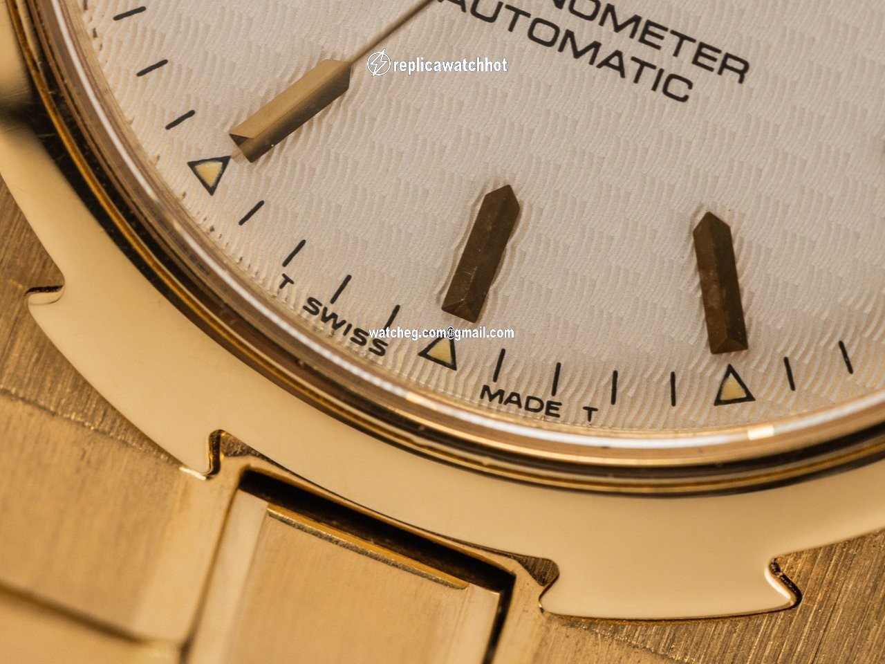Vacheron Constantin Overseas Mens watch Unisex Automatic Yellow gold 42050 42052 423J 4