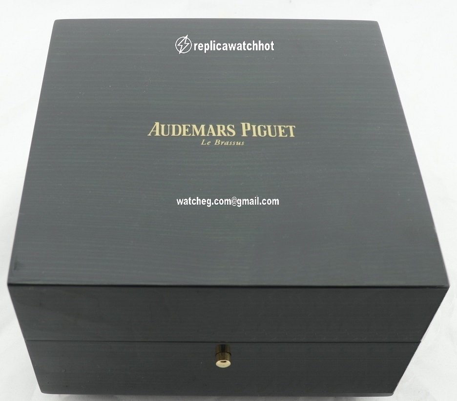 Audemars Piguet Royal Oak Lady Steel 67600ST 4