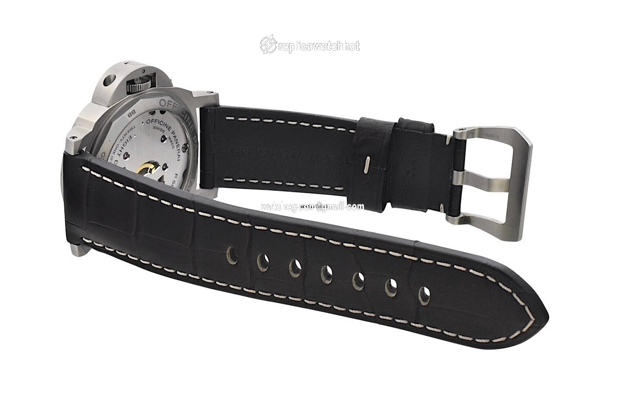 Panerai Luminor Base 8 Days Mens watch Unisex Manual winding Titanium PAM 00562 4