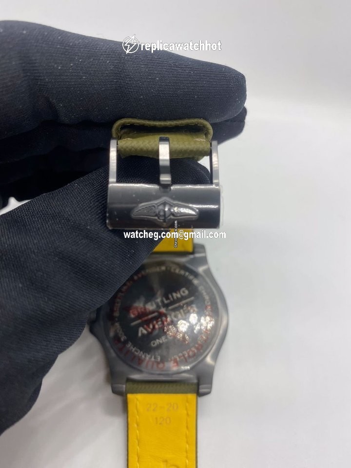 Breitling Avenger Mens watch Unisex Automatic Titanium V323952A1L1X1 4