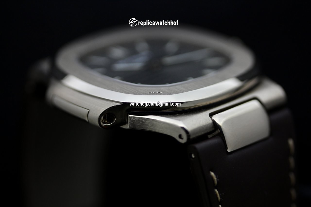 Patek Philippe Nautilus Automatic White gold 5711G-001 4