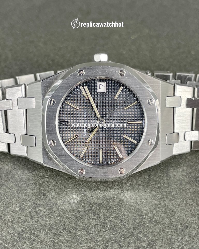 Audemars Piguet Royal Oak Mens watch Unisex Quartz Steel 6023ST 4