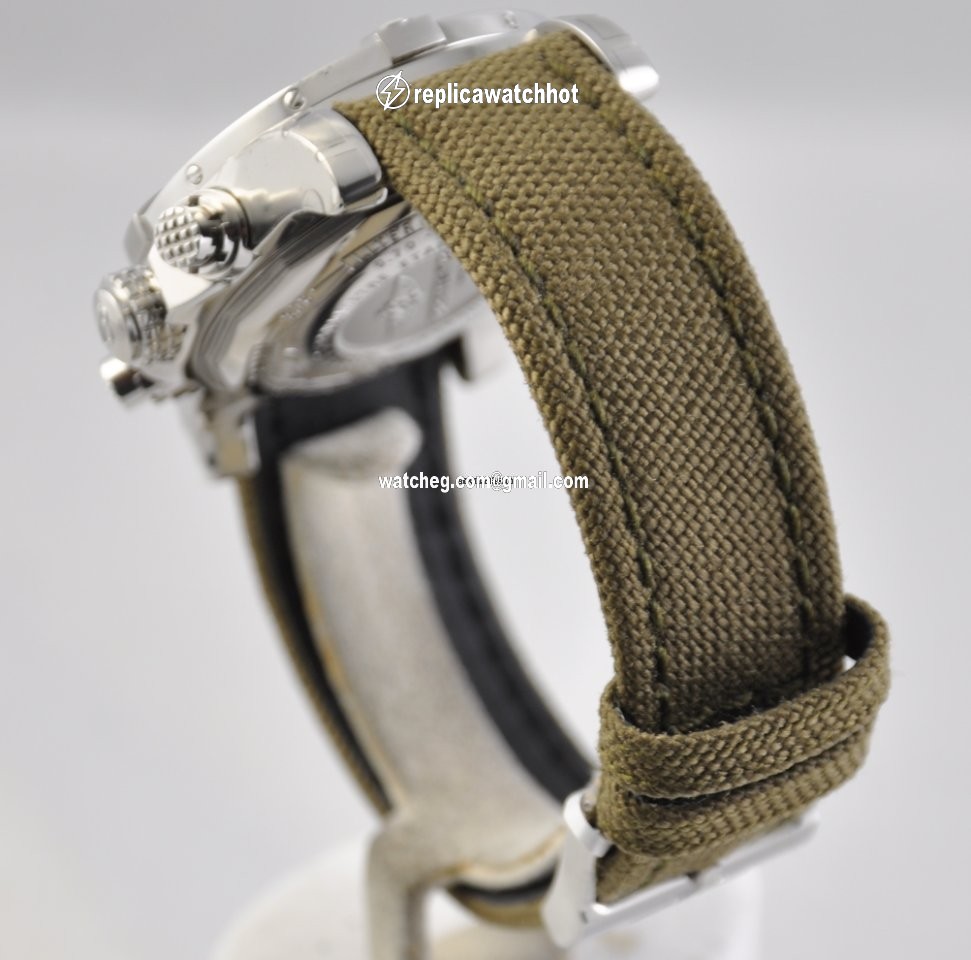 Breitling Avenger II Mens watch Unisex Automatic Steel A1338111 F564 4