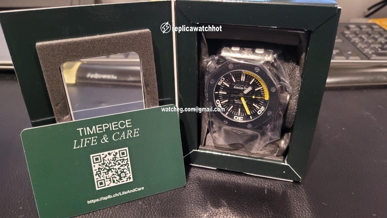 Audemars Piguet Royal Oak Offshore Diver Mens watch Unisex Automatic Carbon 15706AU.00.A002CA.01 4