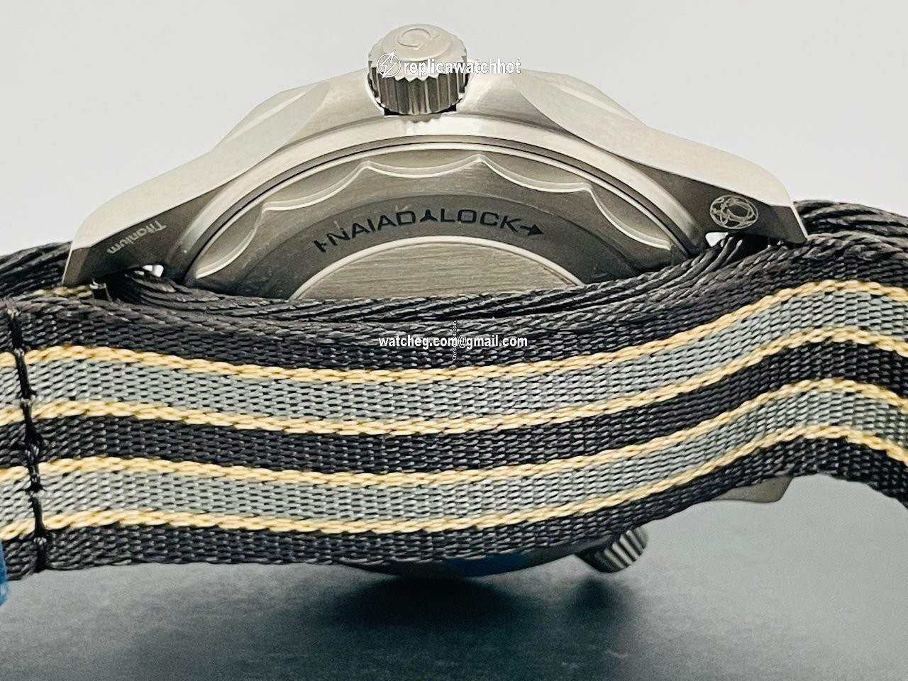 Omega Seamaster Diver 300 M Mens watch Unisex Automatic Titanium 210.90.42.20.01.001 4