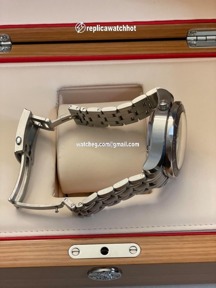 Omega Seamaster Diver 300 M Mens watch Unisex Automatic Steel 212.30.44.50.01.002 4