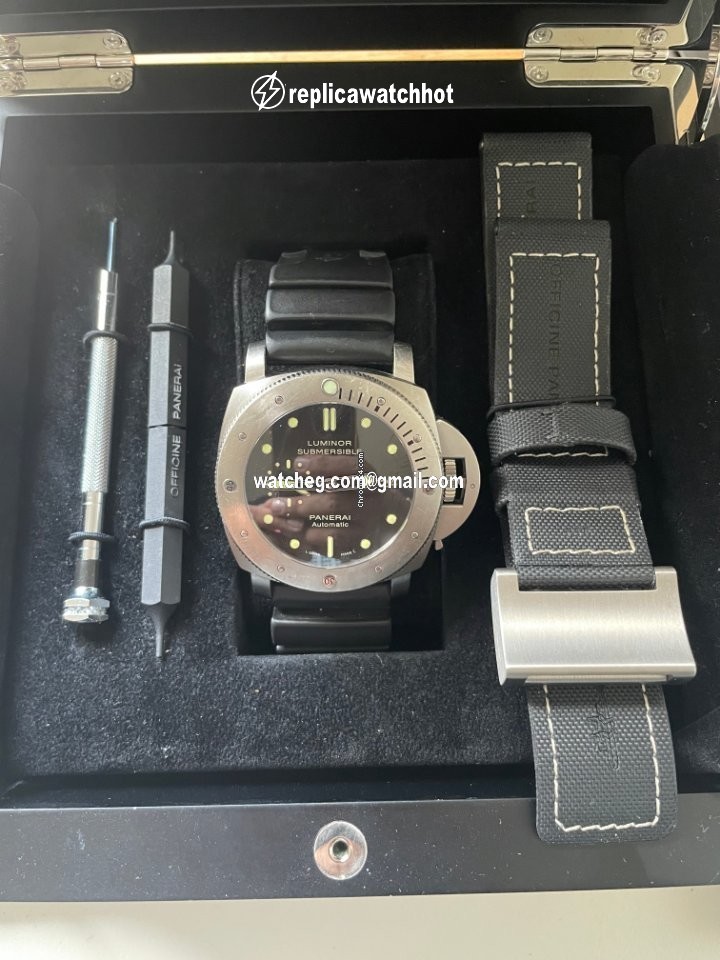 Panerai Luminor Submersible 1950 3 Days Automatic Mens watch Unisex Automatic Titanium PAM 00305 4