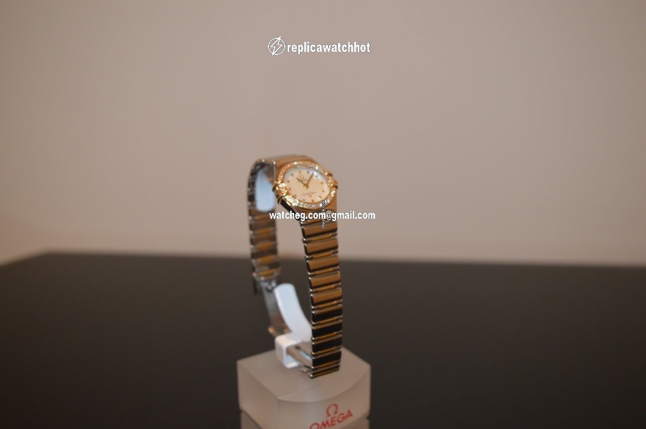 Omega Constellation Womens watch Quartz Gold Steel 1365.71.00 4
