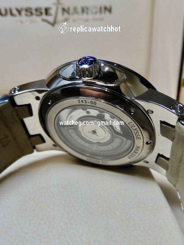 Ulysse Nardin Executive Dual Time Automatic 243-00 4