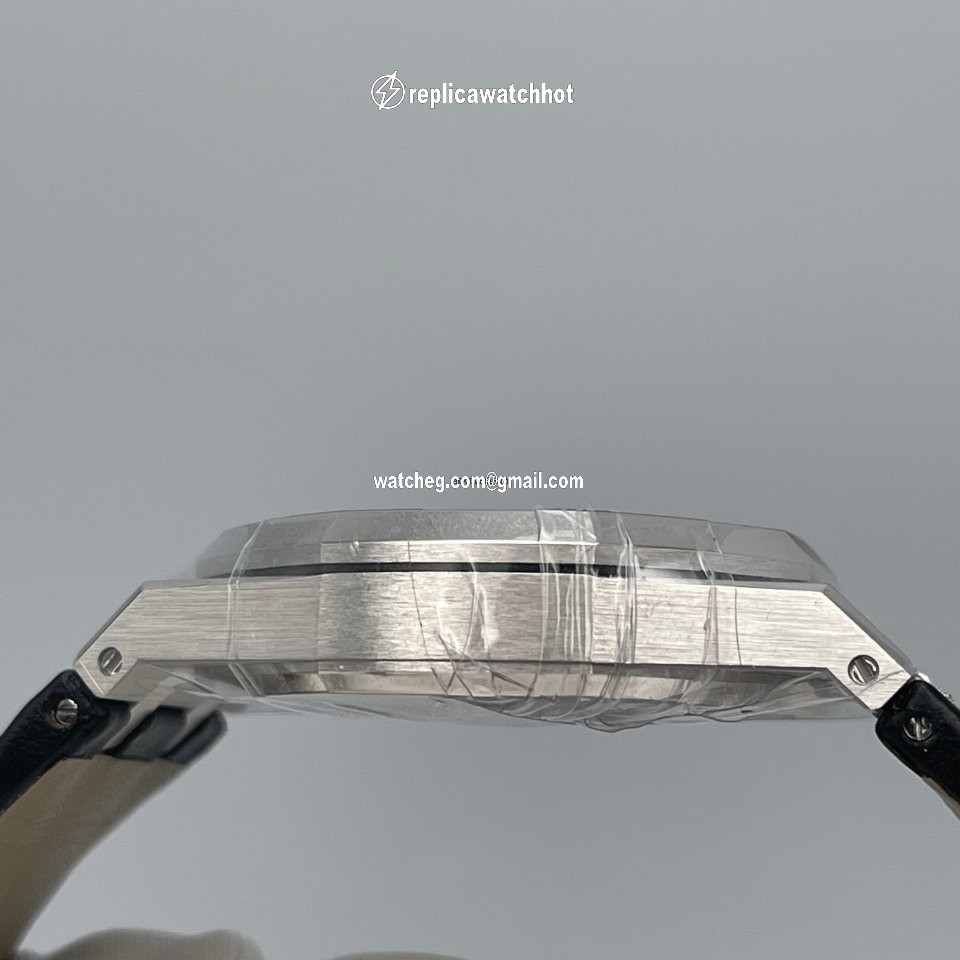 Audemars Piguet Royal Oak Double Balance Wheel Openworked 15469BC.ZZ.D001CR.01 4
