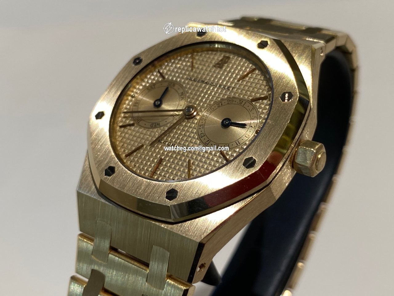 Audemars Piguet Royal Oak Day-Date Mens watch Unisex Automatic Yellow gold 25572BA.OO.0789BA.01 4