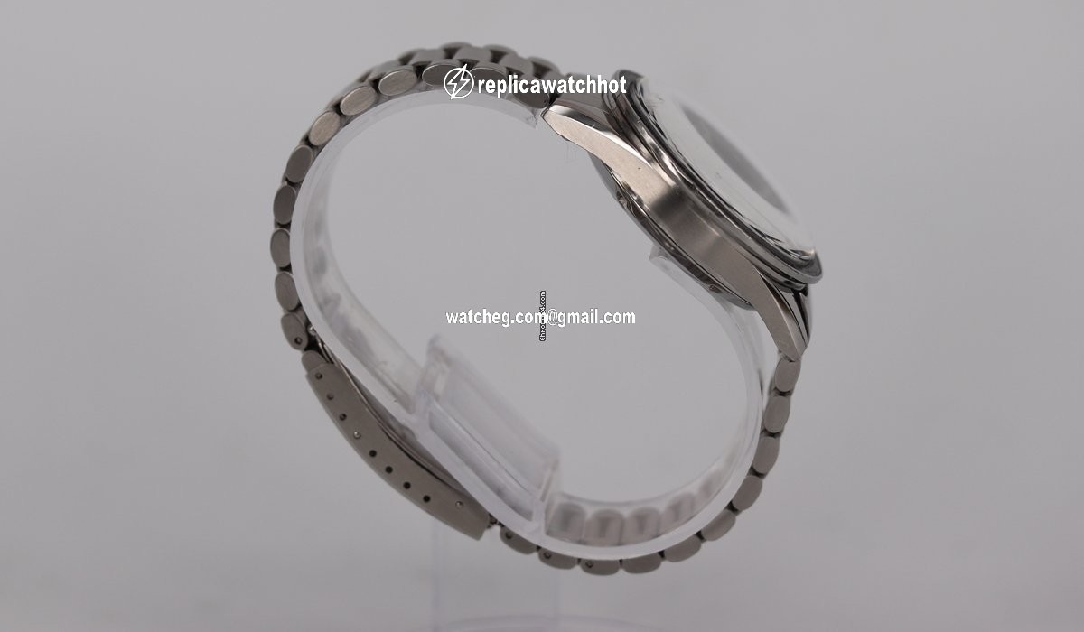 Omega Speedmaster Professional Moonwatch Automatic Steel 105.003 4