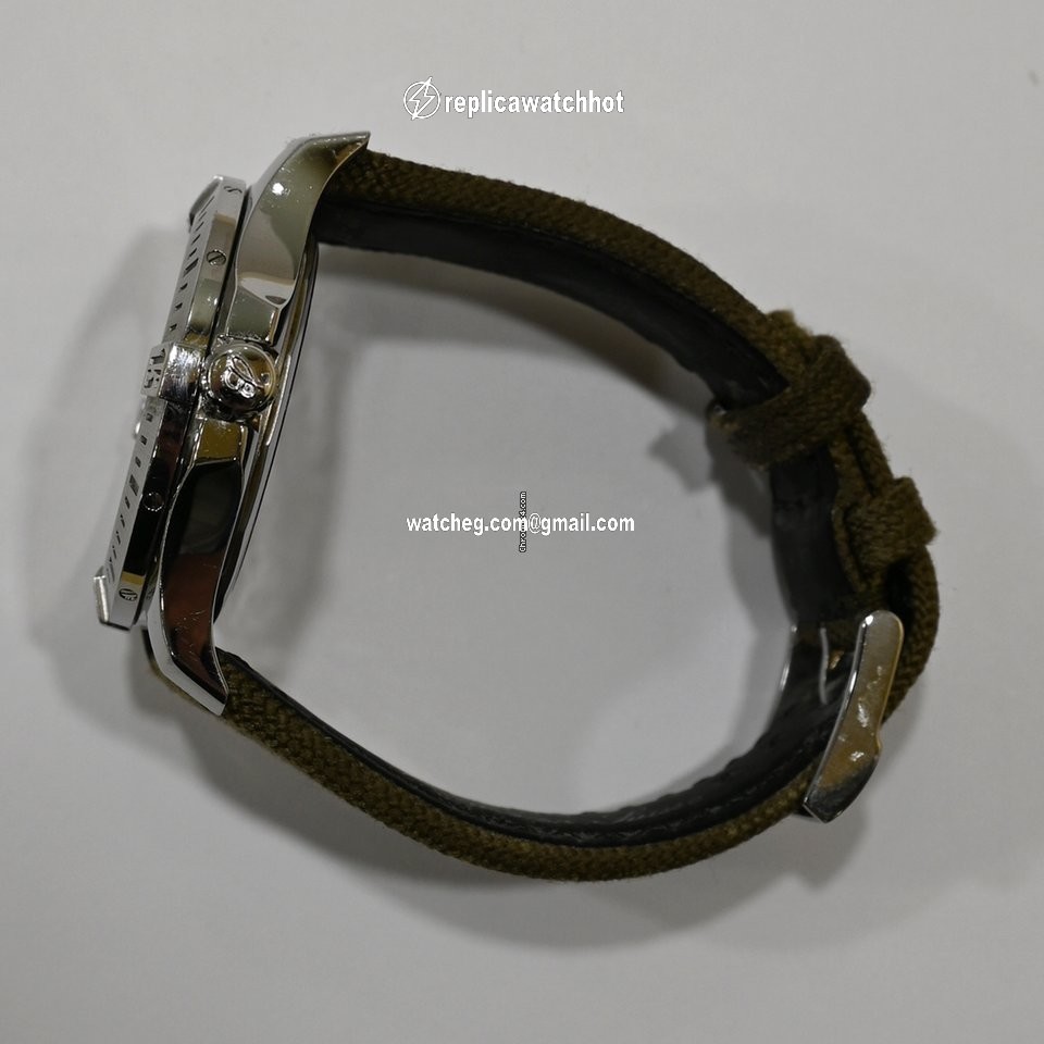 Breitling Colt Automatic Steel A1738811 BD44 4