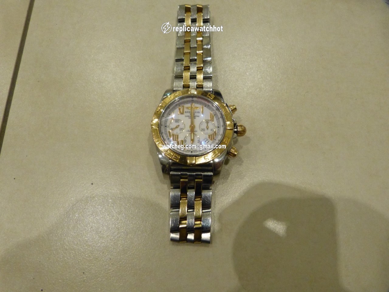 Breitling Chronomat 44 Mens watch Unisex Automatic Gold Steel CB 0110 4