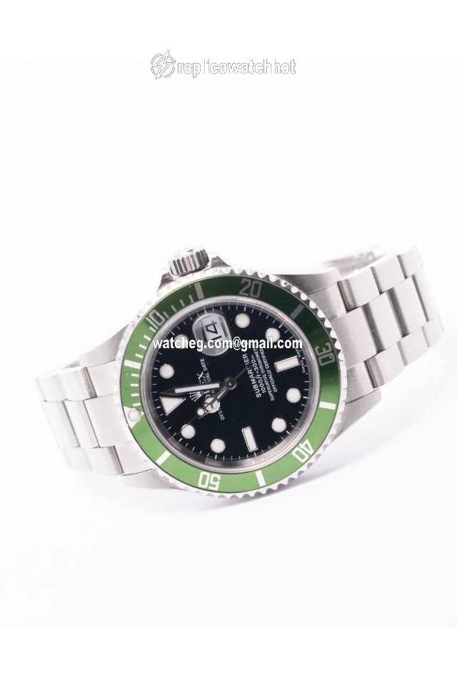 Rolex Submariner Date Steel 16610T 4