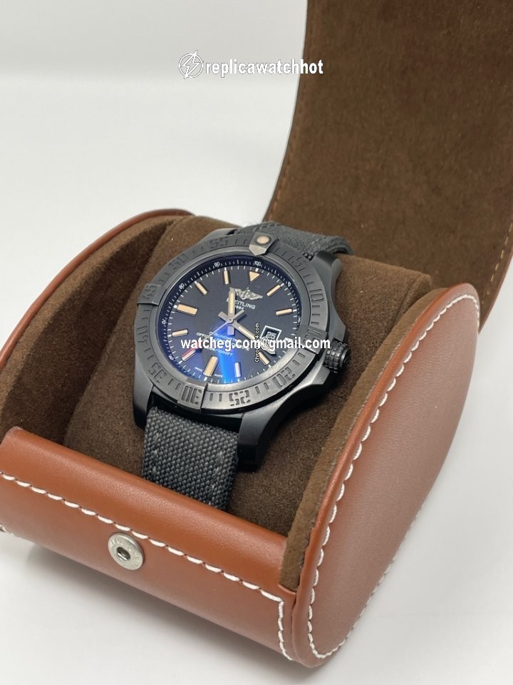 Breitling Avenger Blackbird Mens watch Unisex Automatic Titanium V1731010 BD12 100W 4