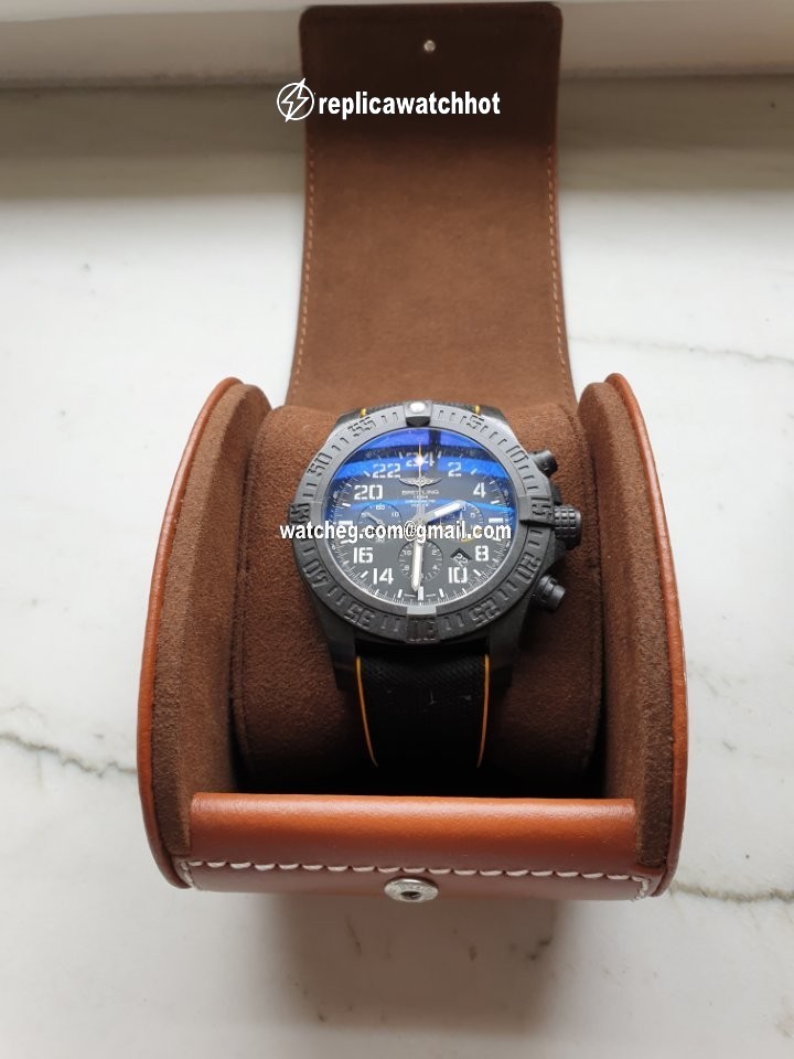 Breitling Avenger Hurricane Mens watch Unisex Automatic Carbon XB0180E4|BF31|284S|X20D.4 4