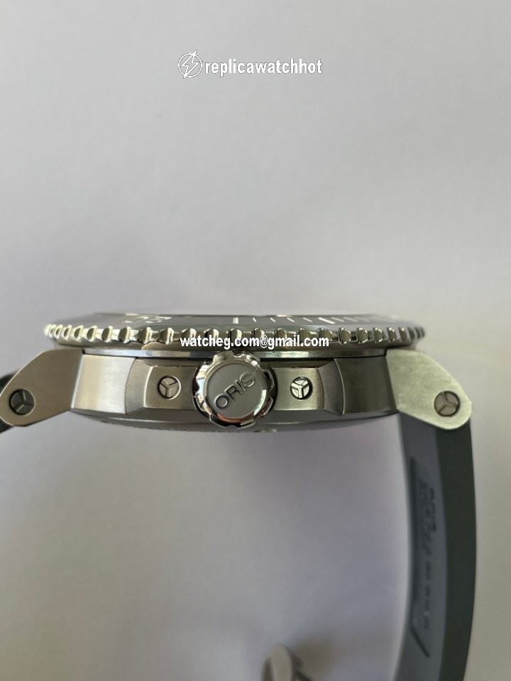 Oris Aquis Date Mens watch Unisex Automatic Steel 01 733 7730 4125-Set MB 4