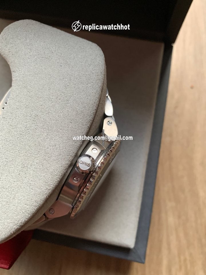 Oris Aquis Date Mens watch Unisex Automatic Steel 01 733 7732 4137-07 8 21 05PEB 4
