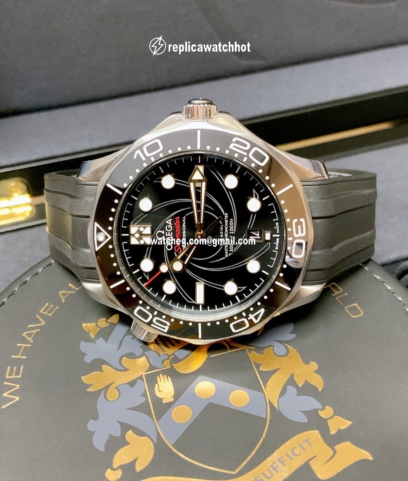 Omega Seamaster Diver 300 M Mens watch Unisex Automatic Steel 210.22.42.20.01.004 4