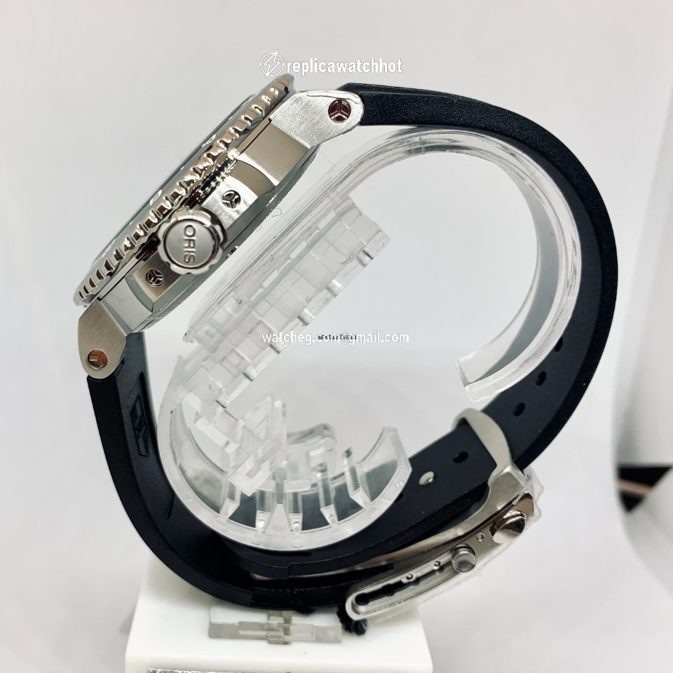 Oris Aquis GMT Date Mens watch Unisex Automatic Steel 01 798 7754 4135-07 4 24 64EB 5