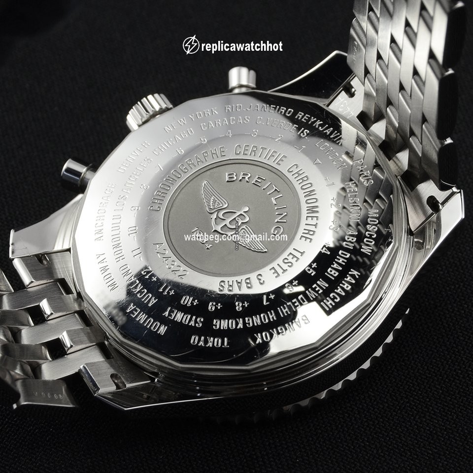 Breitling Navitimer World Mens watch Unisex Automatic Steel A2432212 C651 443A 5