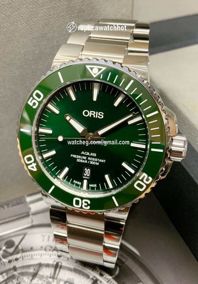 Oris Aquis Date Mens watch Unisex Automatic Steel 01 733 7730 4157-07 8 24 05PEB 5