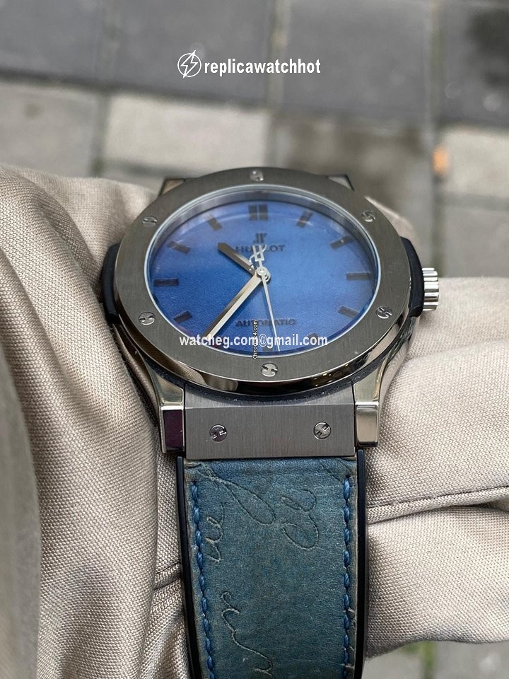 Hublot Classic Fusion 45, 42, 38, 33 mm Mens watch Unisex Automatic Titanium 511.NX.050B.VR.BER16 5