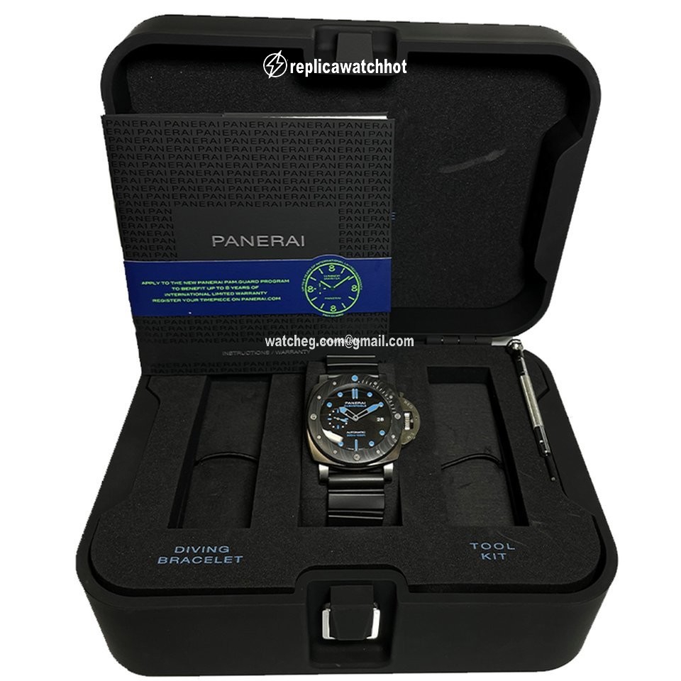 Panerai Luminor Submersible Mens watch Unisex Automatic Carbon PAM 00799 5