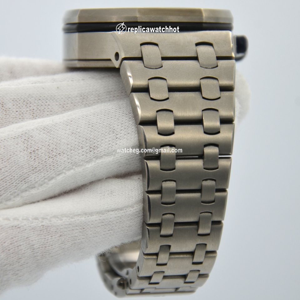 Audemars Piguet Royal Oak Offshore Chronograph Mens watch Unisex Automatic Titanium 25721TI.OO.1000TI.04.A 5