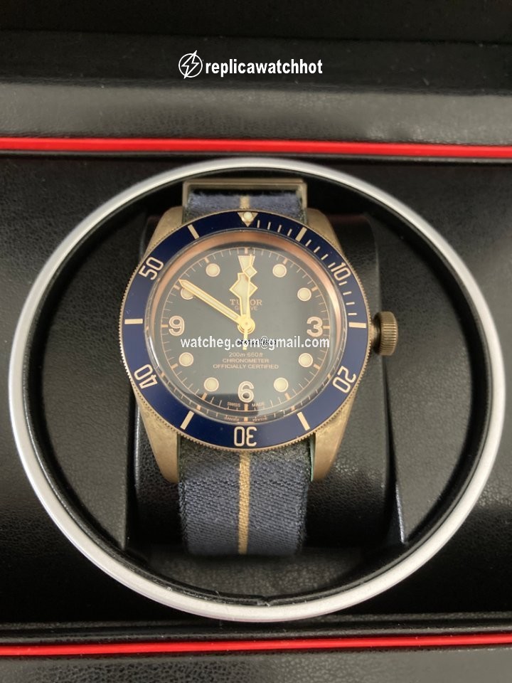 Tudor Black Bay Bronze Mens watch Unisex Automatic Bronze Special Edition 79250BB 5