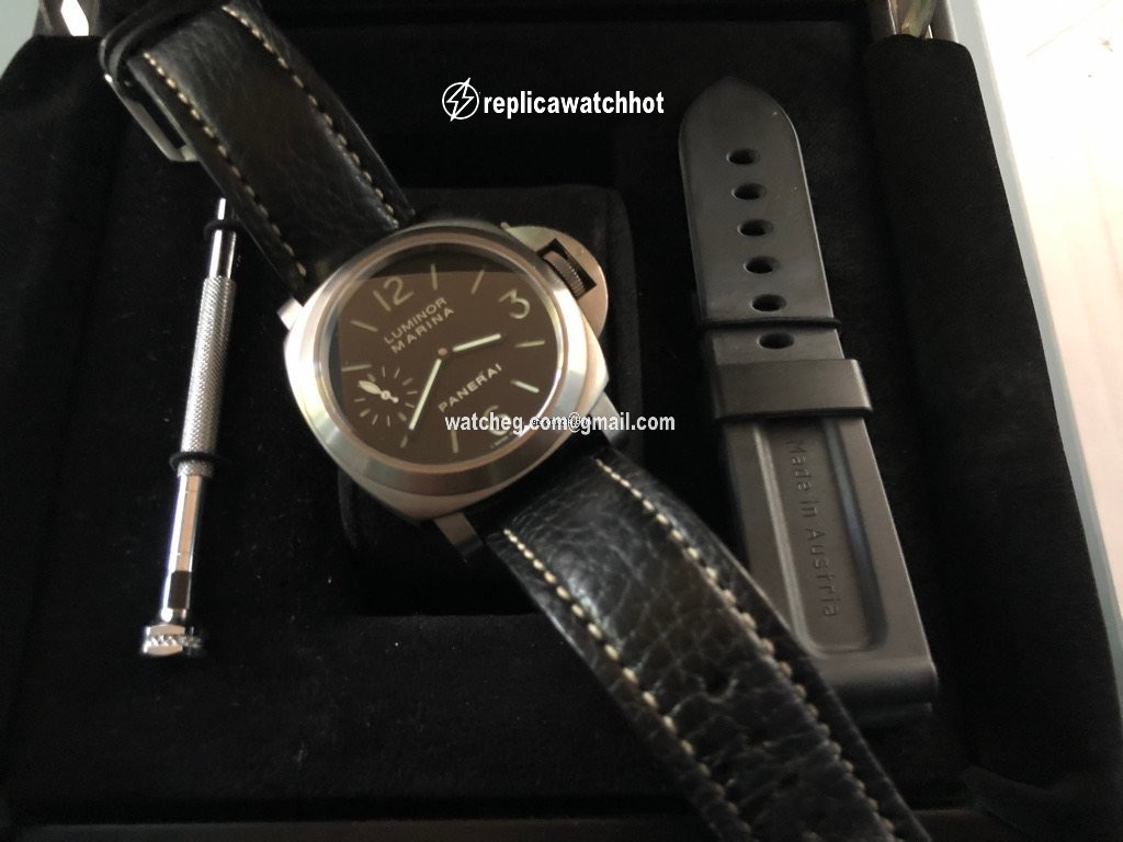 Panerai Luminor Marina Mens watch Unisex Manual winding Titanium PAM 00177 5