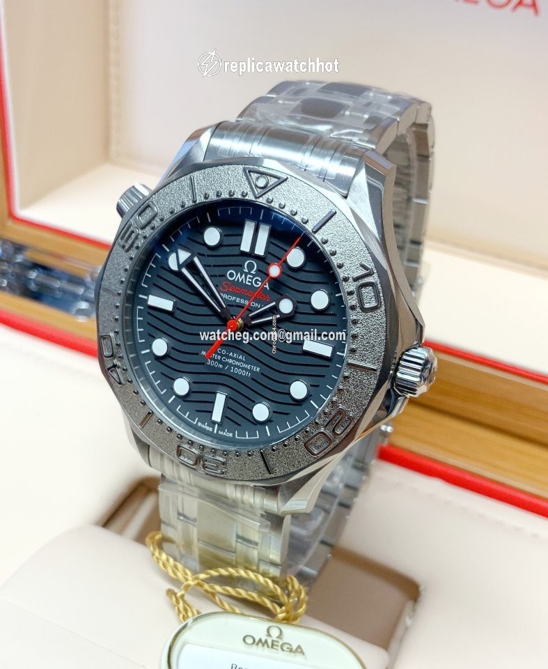 Omega Seamaster Diver 300 M Mens watch Unisex Automatic Steel 210.30.42.20.01.002 5
