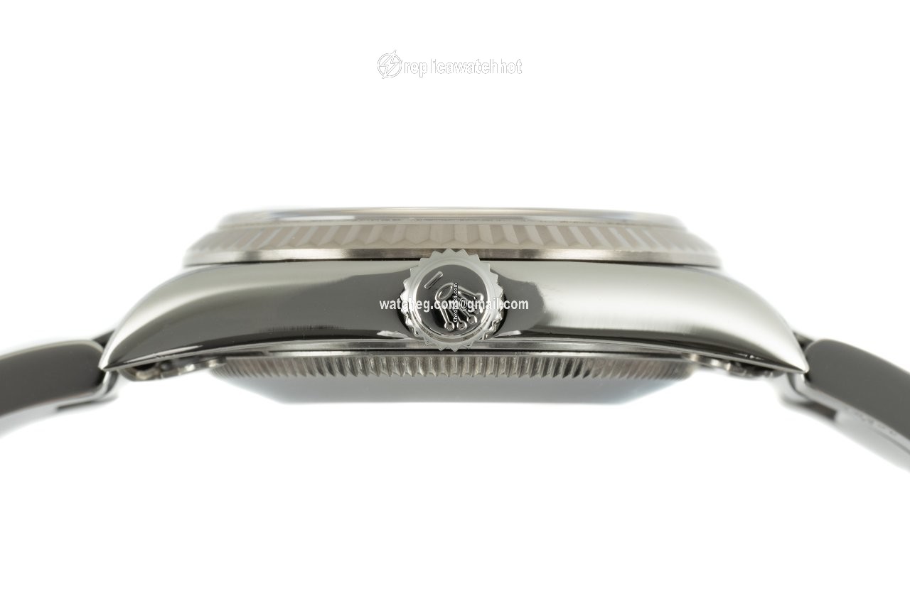 Rolex Oyster Perpetual 31 Womens watch Gold Steel Automatic 77014 5