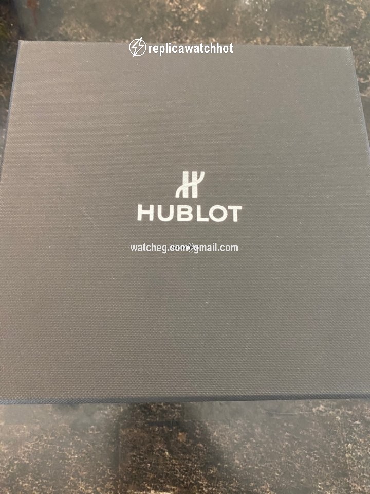 Hublot Classic Fusion 45, 42, 38, 33 mm Mens watch Unisex Automatic Titanium 542.NO.1181.LR 5