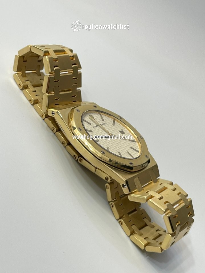 Audemars Piguet Royal Oak Mens watch Unisex Quartz Yellow gold 56175BA 5