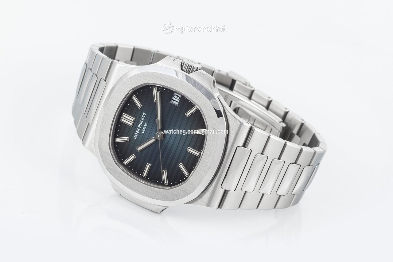 Patek Philippe Nautilus Mens watch Unisex Automatic Steel 5711 1A-010 5
