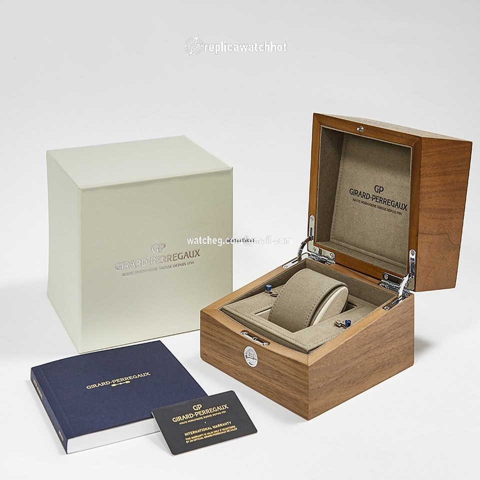 Girard Perregaux Laureato Mens watch Unisex Automatic Steel 81010-26-232-26A 5