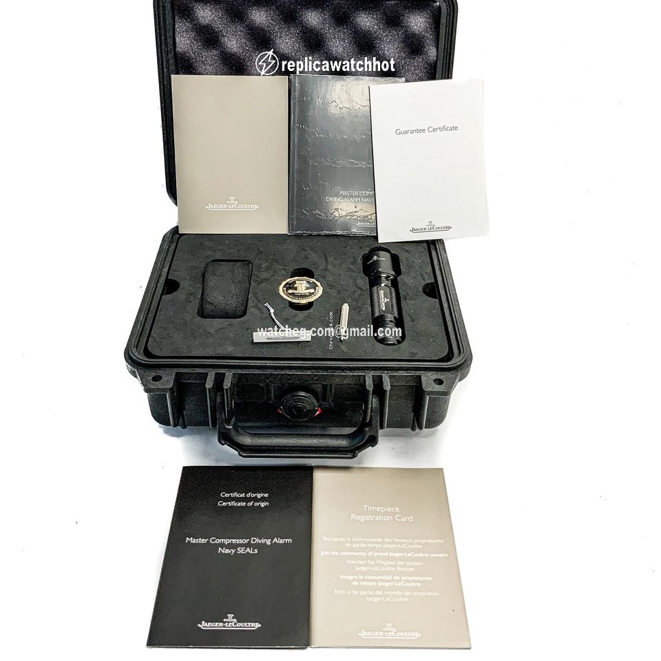 Jaeger-LeCoultre Master Compressor Diving Alarm Navy SEALs Mens watch Unisex Automatic Titanium Q183T47J 5