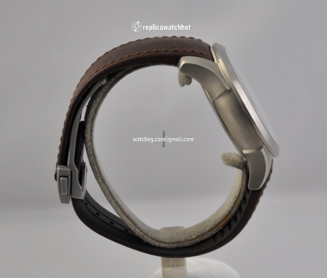 Girard Perregaux Traveller Mens watch Unisex Automatic Titanium 49700-21-132-HBBB 5
