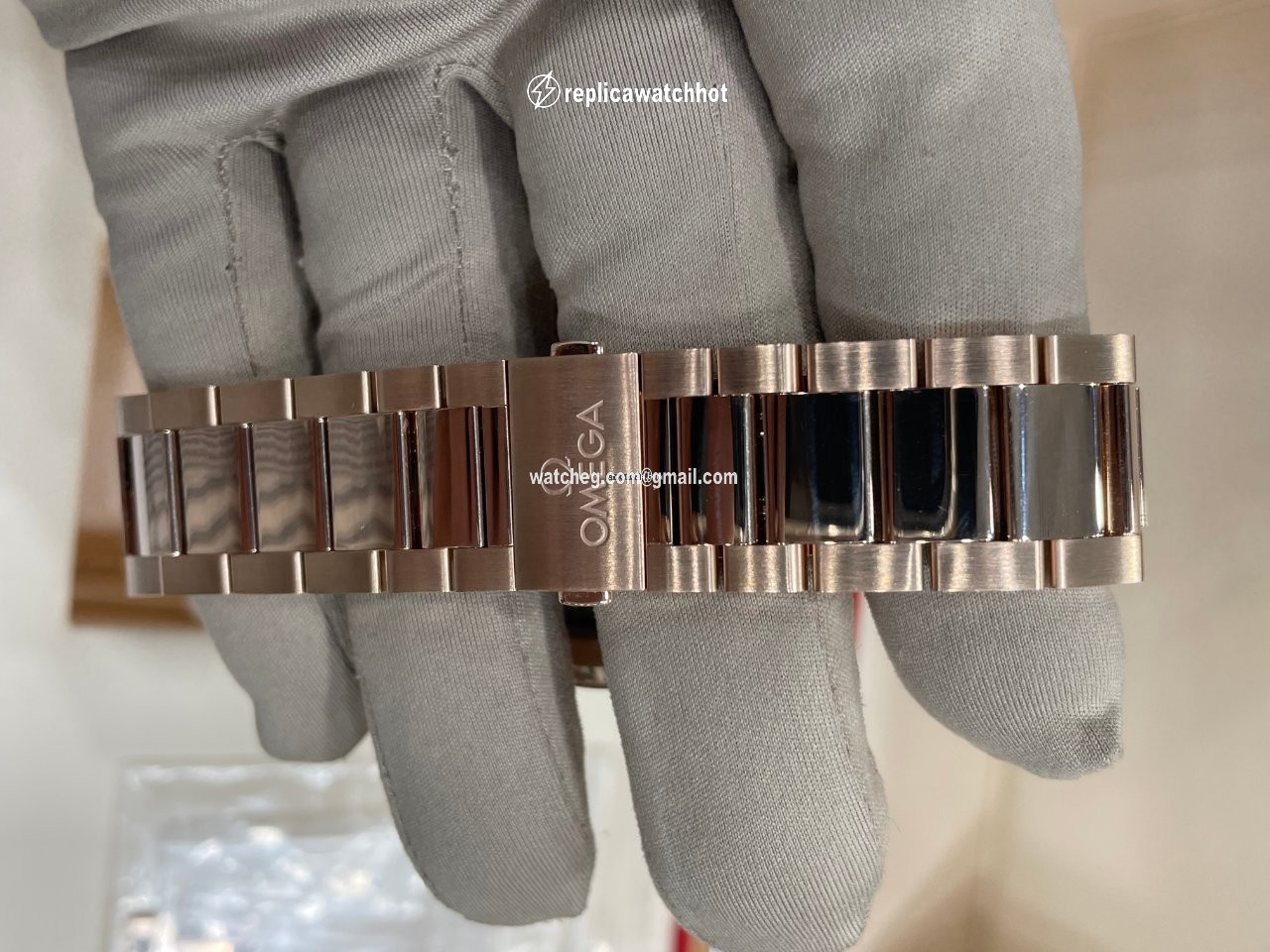 Omega Seamaster Aqua Terra Mens watch Unisex Automatic Rose gold 220.50.43.22.02.001 5