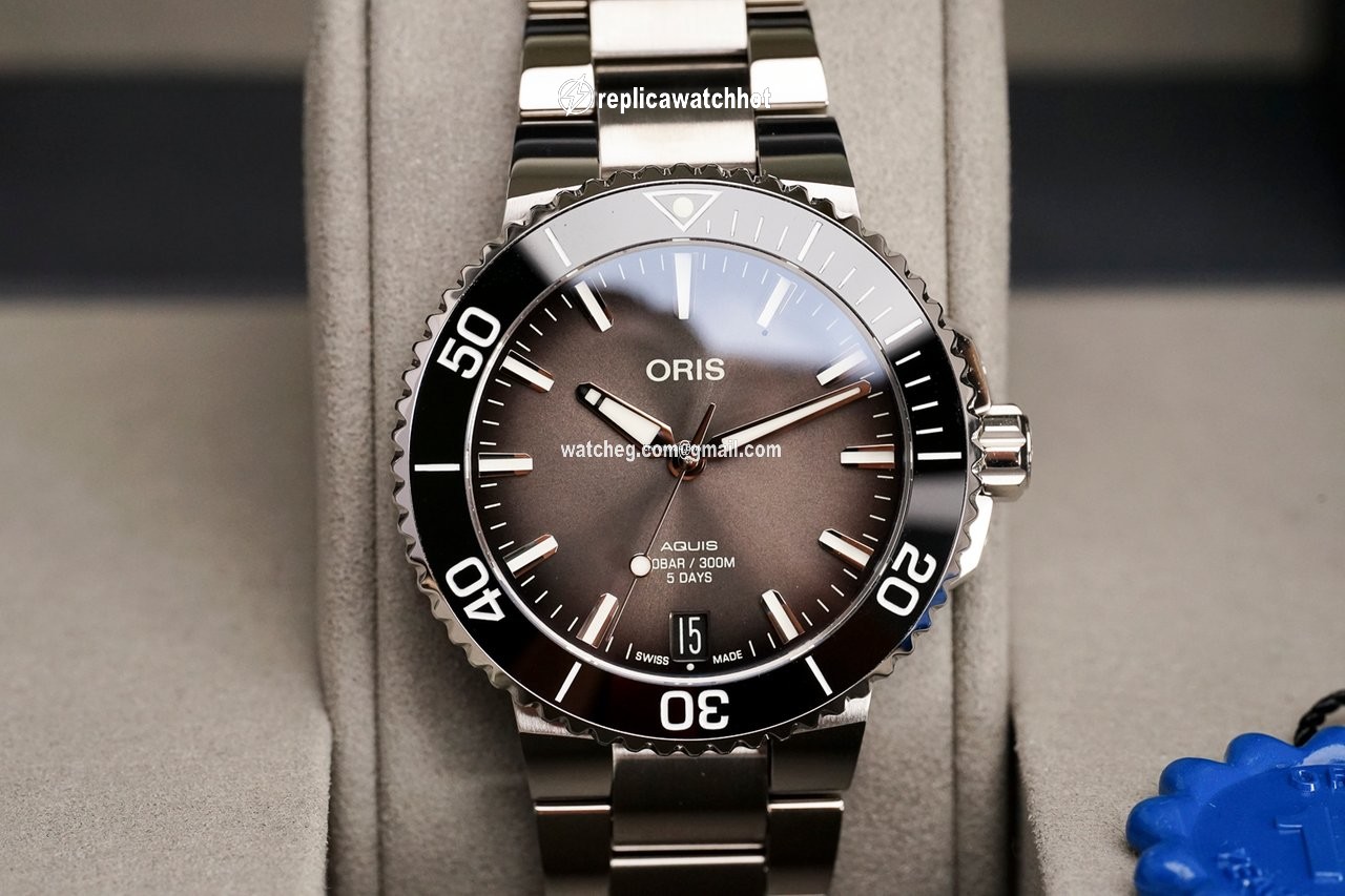 Oris Aquis Date Mens watch Unisex Automatic Steel 01 400 7769 4154-07 8 22 09PEB 5
