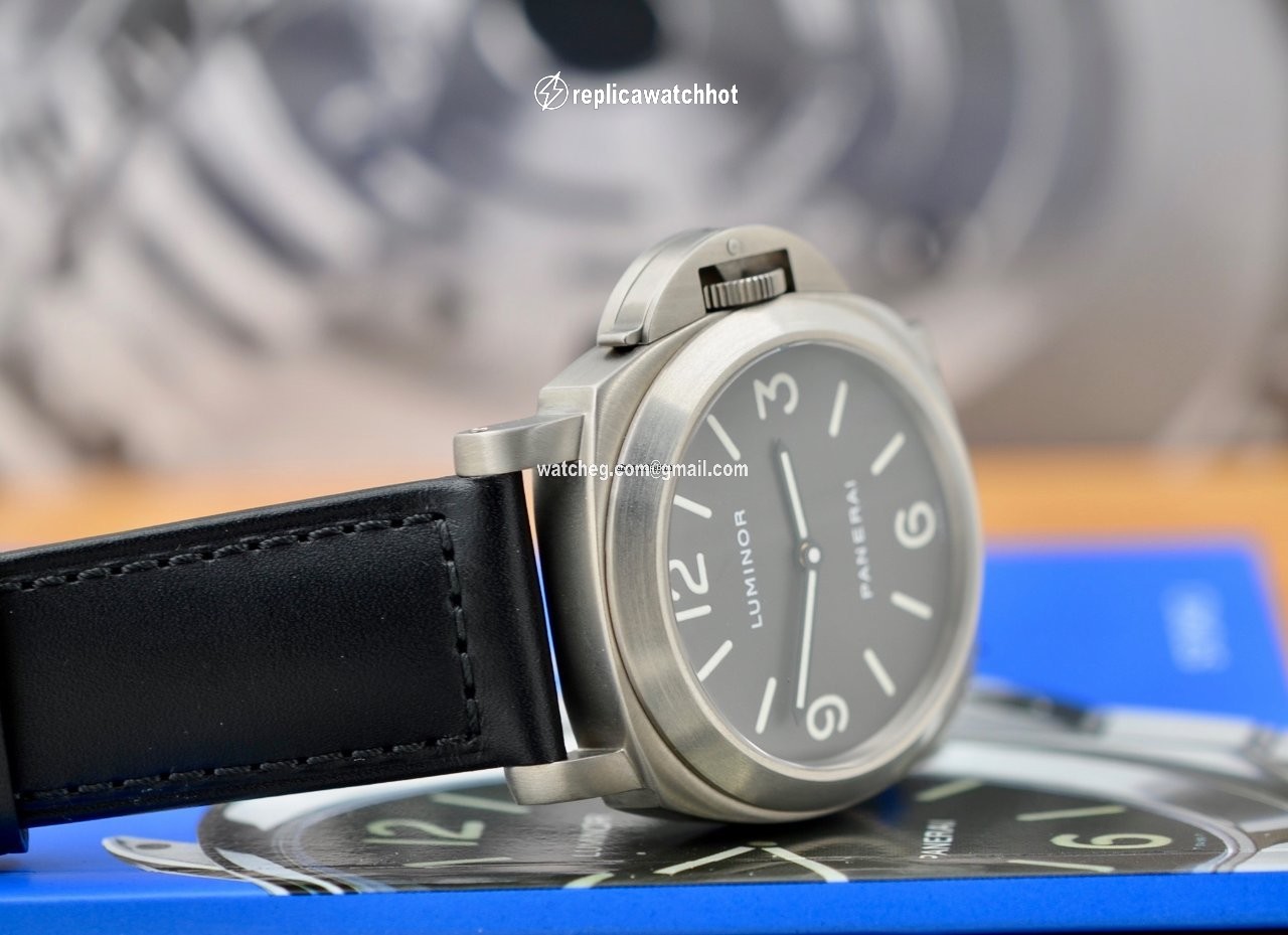 Panerai Luminor Base Mens watch Unisex Manual winding Titanium PAM 00055 5