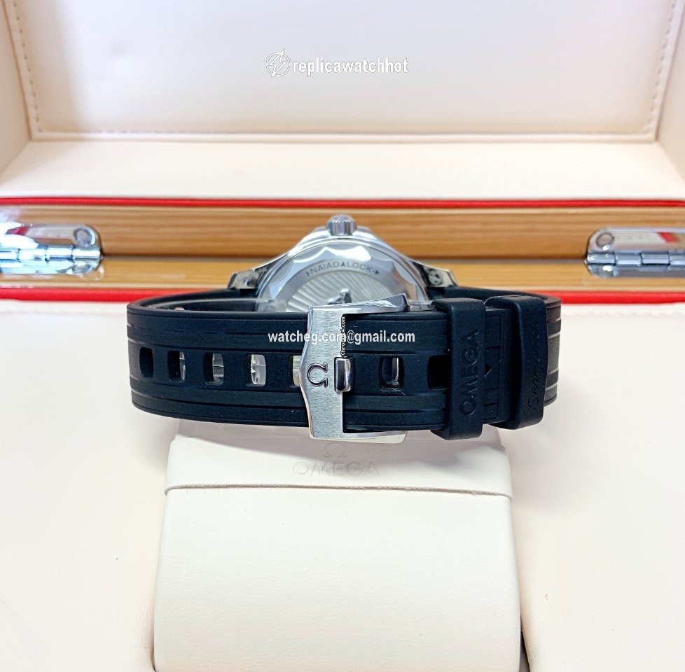 Omega Seamaster Diver 300 M Mens watch Unisex Automatic Steel 210.32.42.20.01.002 5