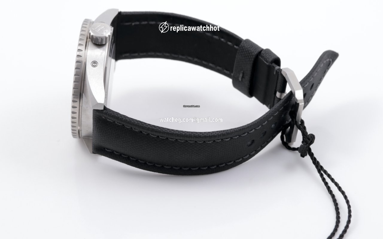 Blancpain Fifty Fathoms Bathyscaphe Mens watch Unisex Automatic Steel 5071-1110-B52A 5