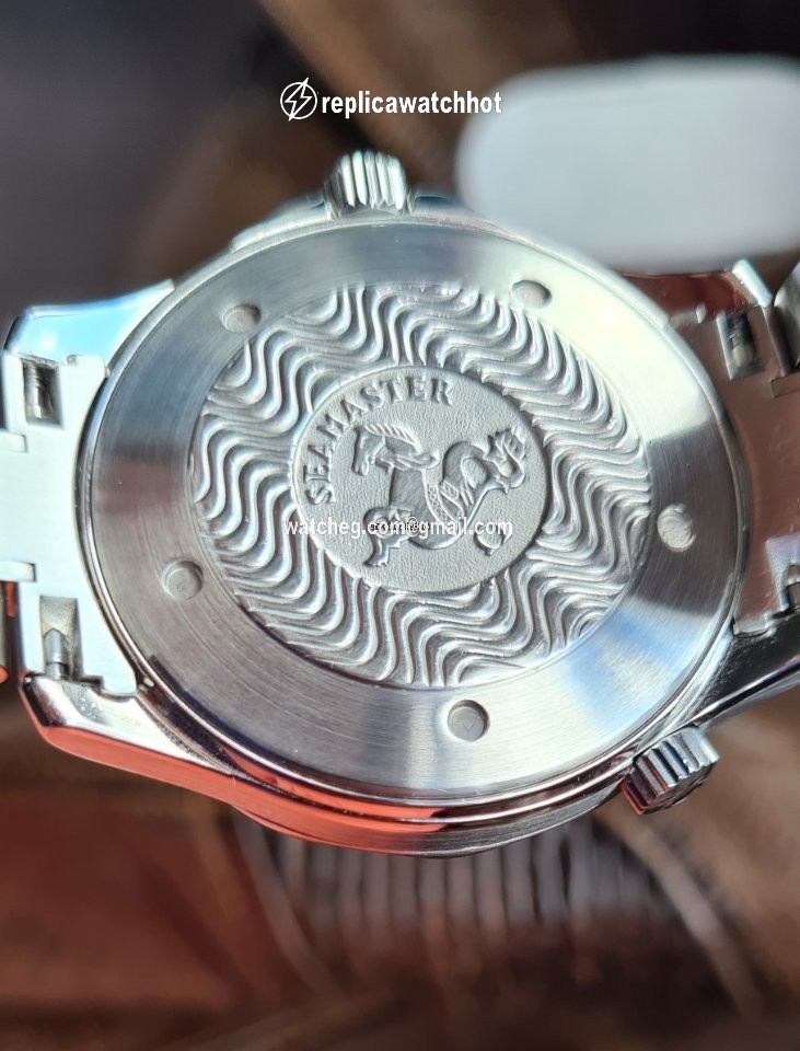 Omega Seamaster Diver 300 M Mens watch Unisex Quartz Steel 226450 5